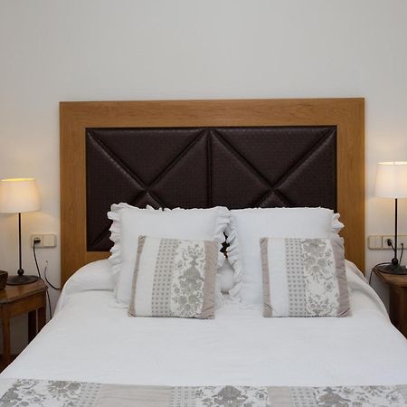 Hostal De La Placa Cabrils Εξωτερικό φωτογραφία