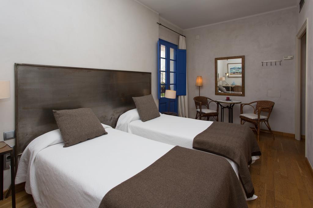Hostal De La Placa Cabrils Εξωτερικό φωτογραφία