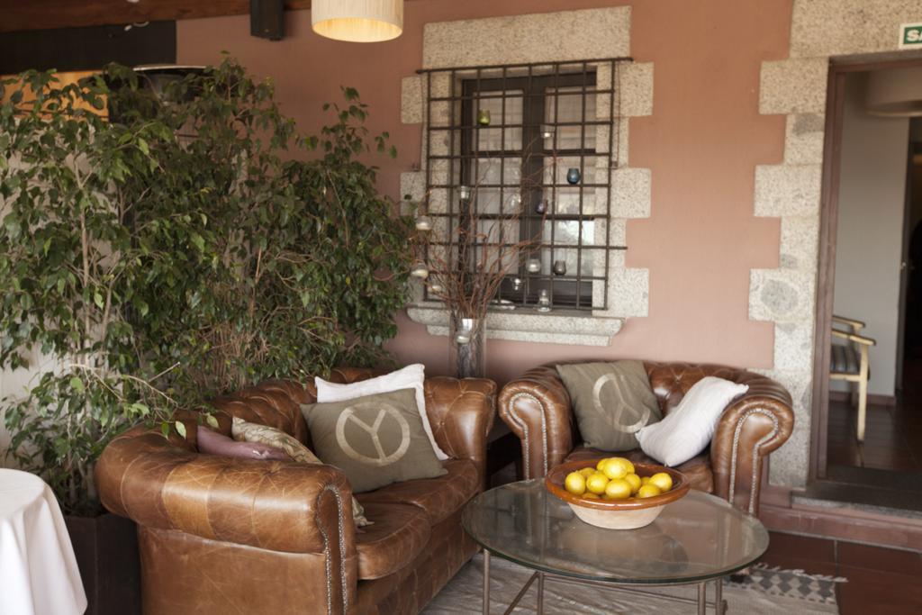 Hostal De La Placa Cabrils Εξωτερικό φωτογραφία