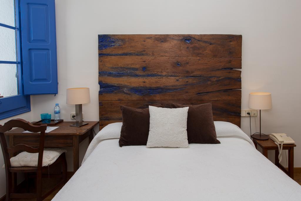 Hostal De La Placa Cabrils Εξωτερικό φωτογραφία