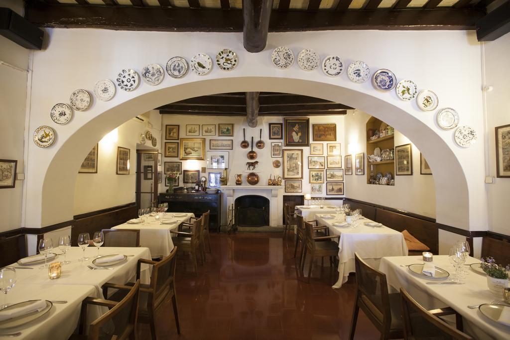 Hostal De La Placa Cabrils Εξωτερικό φωτογραφία