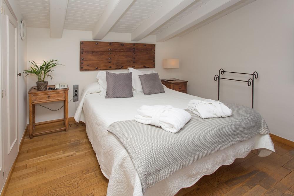 Hostal De La Placa Cabrils Εξωτερικό φωτογραφία